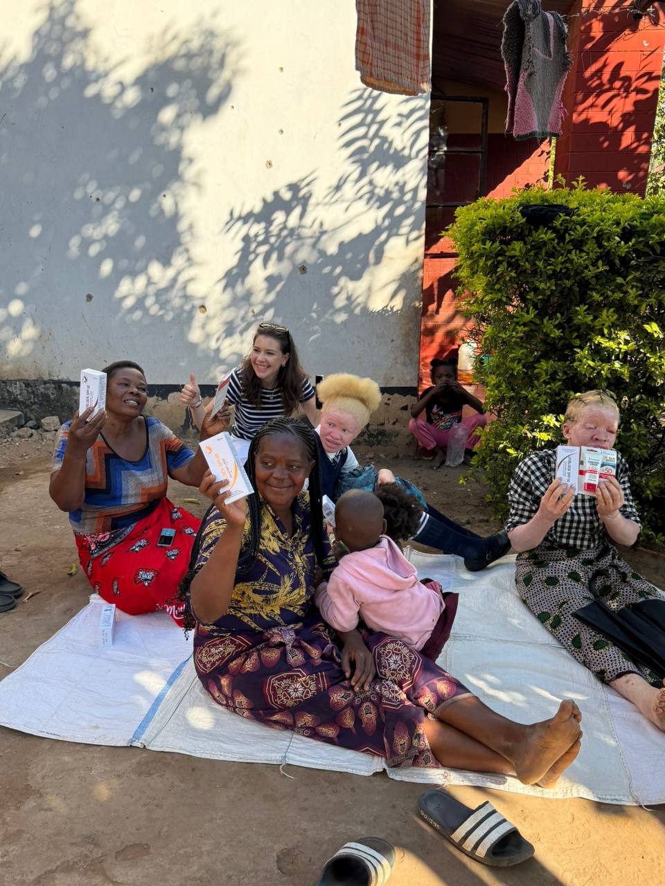 Carolina Khaskelis distributing sunscreen to community members in Zambia